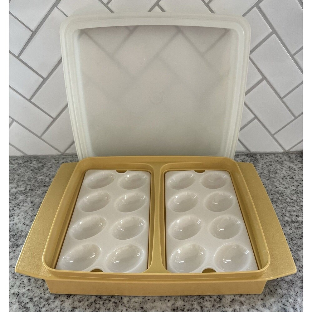 Tupperware 723-4 Vintage Deviled Egg Keeper Carrier Harvest Gold 16 Egg USA